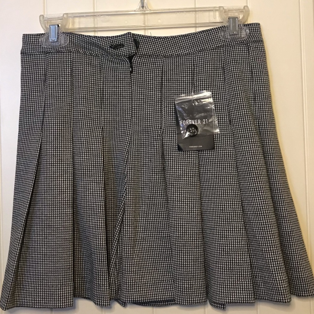 Herringbone Print Pleated Skirt - Picture 2 of 3
